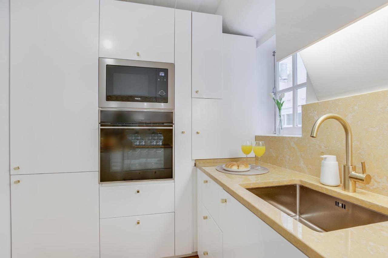 Apartamento Golden Cage Chiado - Charm Historic And Cozy Lisboa Exterior foto